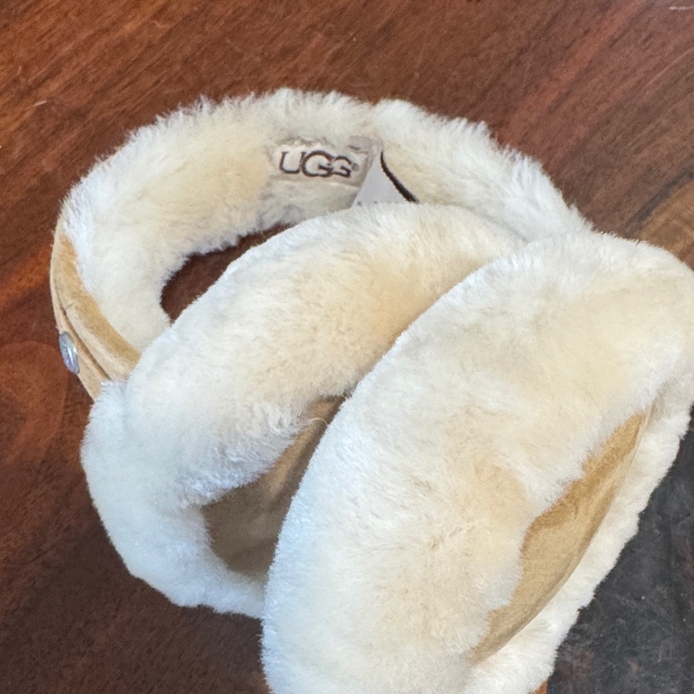 UGG Cream Plush Sheepskin Earmuffs NWOT - Picture 6 of 12